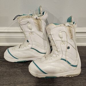 Burton Q Women's Snowboard Boots Size 7.5 White and Teal